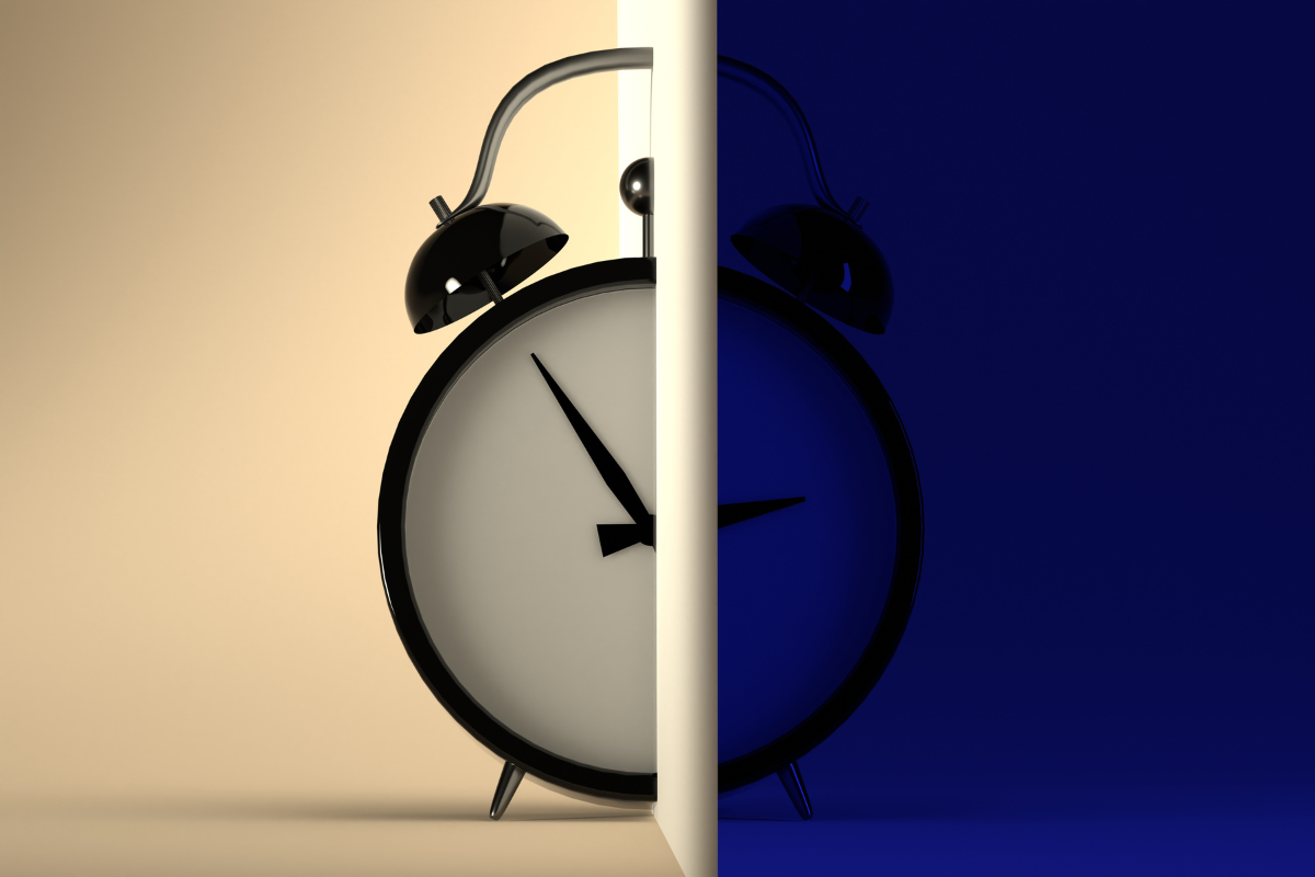 An alarm clock split between day and night, symbolising the balance of circadian rhythms.